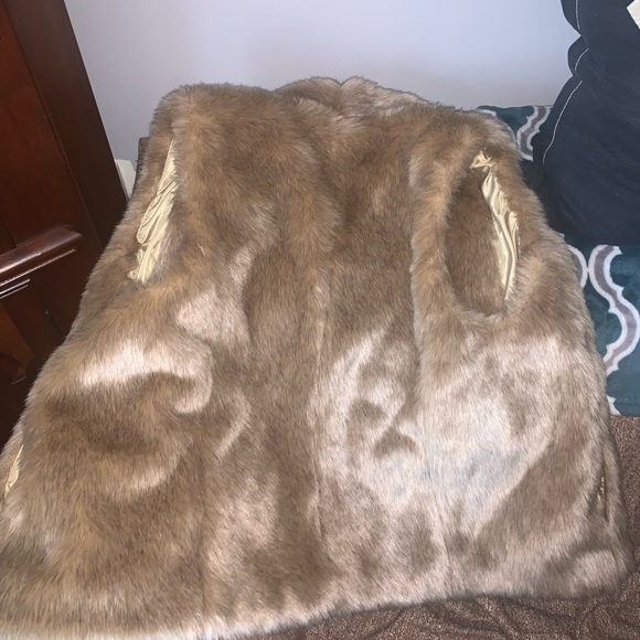 Faux fur vest - Picture 4 of 8